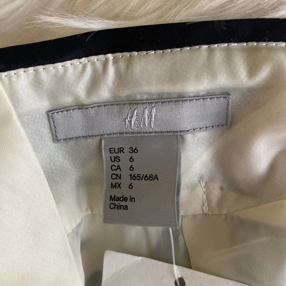 NWT H&M Tropical FLORAL SEQUIN, PENCIL MINI SKIRT US 6 - Picture 3 of 7